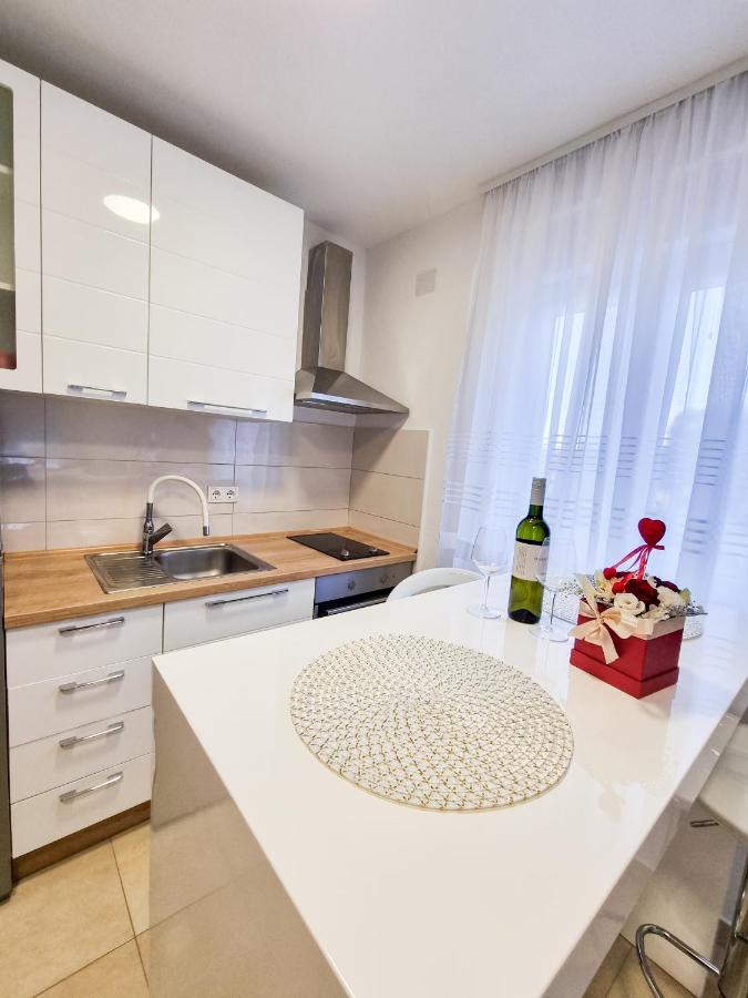 Apartment Ane 2 Tisno Exterior photo