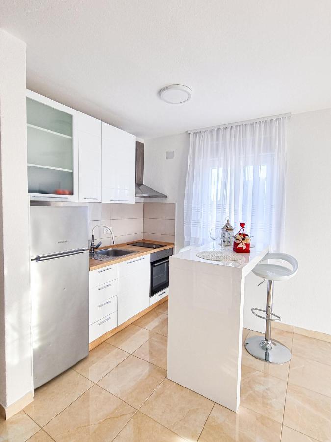 Apartment Ane 2 Tisno Exterior photo